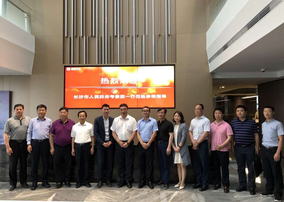 长沙市政府考察团刘明理市长一行莅临V66.COM环境考察交流